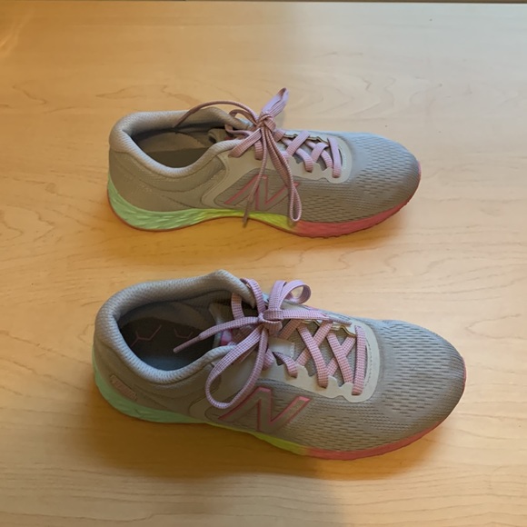 New Balance Girls Sneakers - Picture 6 of 7